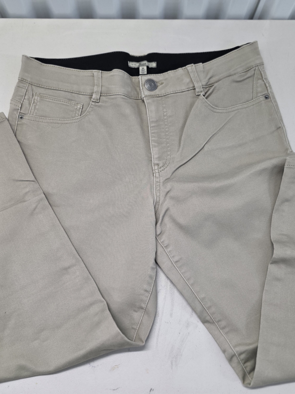 G.H. Bass Chino Khaki Pants Women's Size 16. Inseam 26